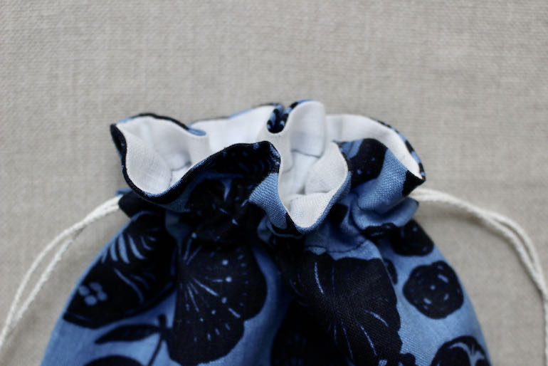 花図案の吹寄<br />巾着セットレッド